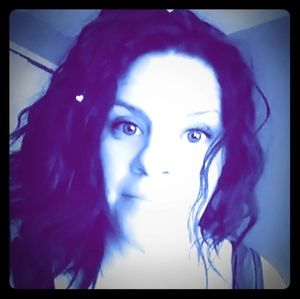 Meet your Posher, Haliy